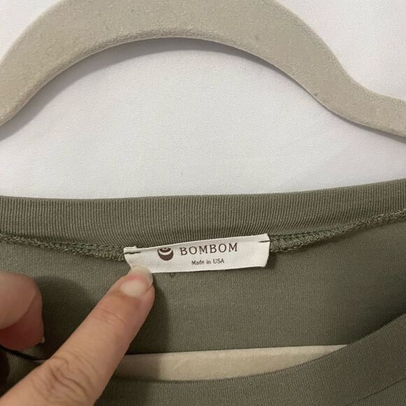 Bombom Green Short Sleeve Tie Front Top Camo pocket Size M - Picture 2 of 6